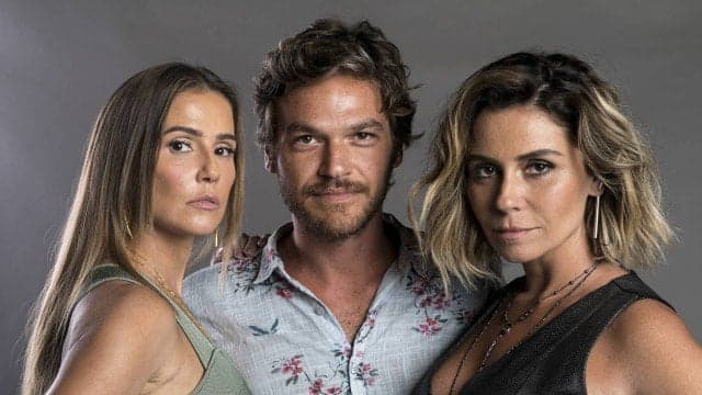 Deborah Secco (Karola), Emilio Dantas (Beto) e Giovanna Antonelli (Luzia) em Segundo Sol (Foto: Divulgação/Globo) Deborah Secco (Karola), Emilio Dantas (Beto) e Giovanna Antonelli (Luzia) em Segundo Sol (Foto: Divulgação/Globo)