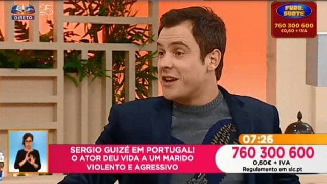 Sergio Guizé em programa de Portugal (Foto: Reprodução) Sergio Guizé em programa de Portugal (Foto: Reprodução)