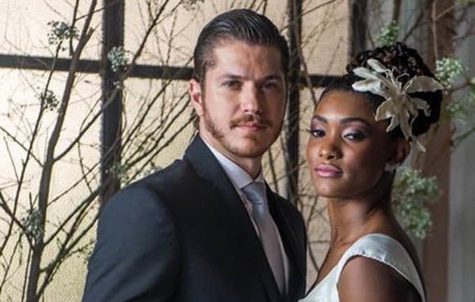 Nádia se depara com pessoal do quilombo no casamento de Raquel e o interrompe em O Outro Lado do Paraíso