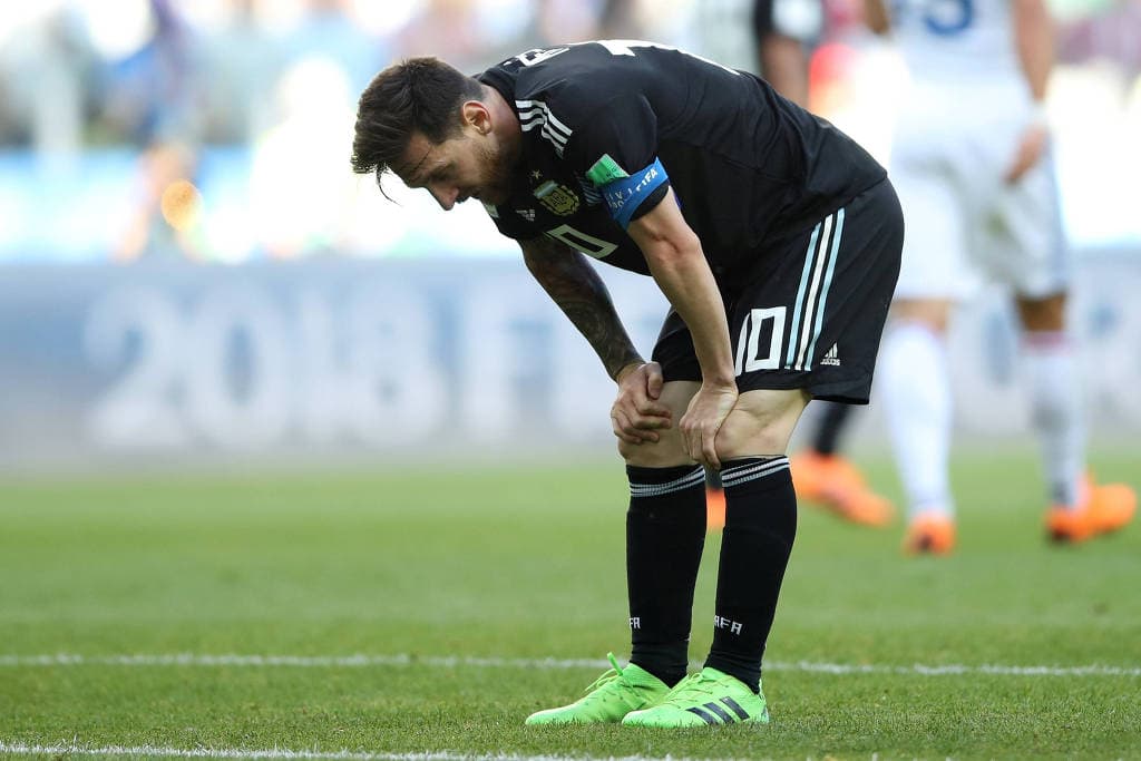 Lionel Messi após desperdiçar cobrança de pênalti contra a Islândia - (Carl Recine/Reuters) Lionel Messi após desperdiçar cobrança de pênalti contra a Islândia - (Carl Recine/Reuters)