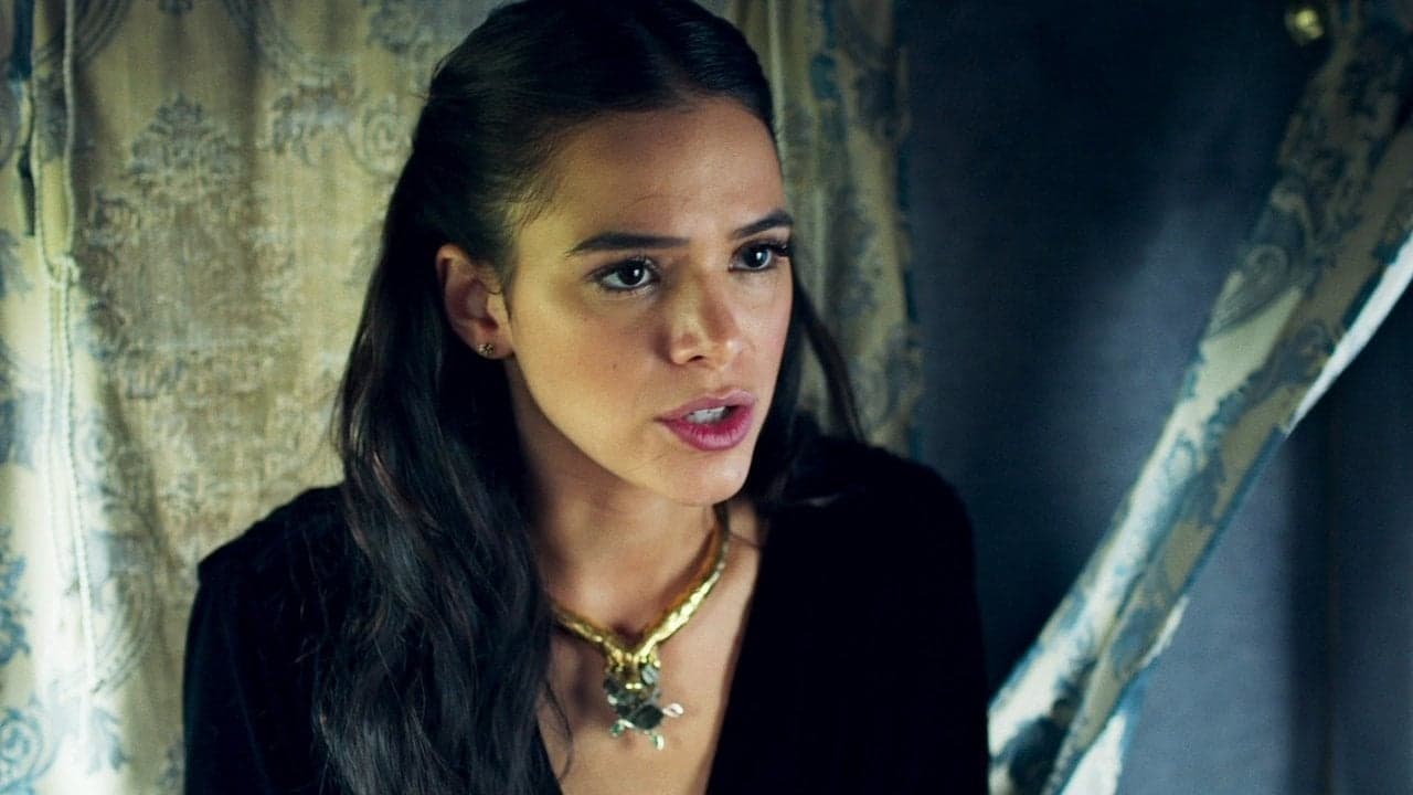 Catarina (Bruna Marquezine) em cena de Deus Salve o Rei (Foto: Reprodução/Globo) Catarina (Bruna Marquezine) em cena de Deus Salve o Rei (Foto: Reprodução/Globo)