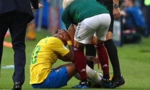 Layun pisando no tornozelo de Neymar durante a partida das oitavas de final (Foto: Reprodução) Layun pisando no tornozelo de Neymar durante a partida das oitavas de final (Foto: Reprodução)