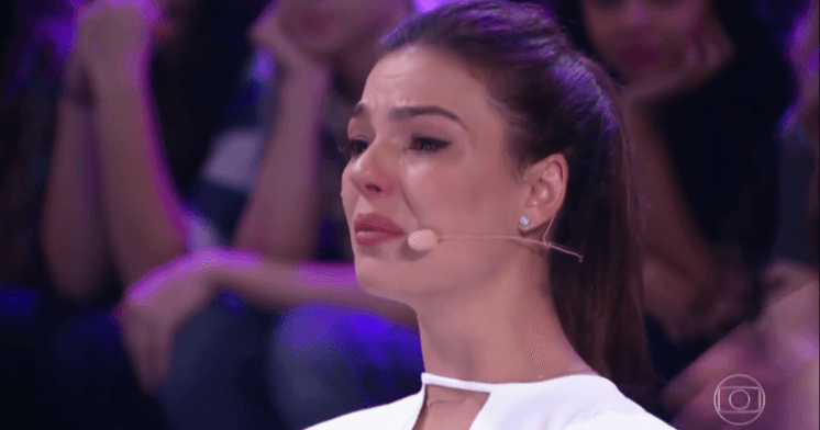 Isis Valverde se abala, tenta fingir e acaba tomando decisão sobre a gravidez