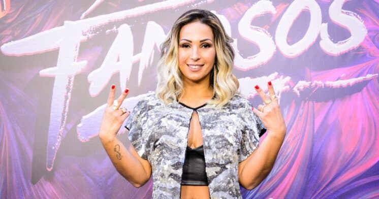 Após raspar a cabeça, Valesca Popozuda aparece sem maquiagem e causa estranheza