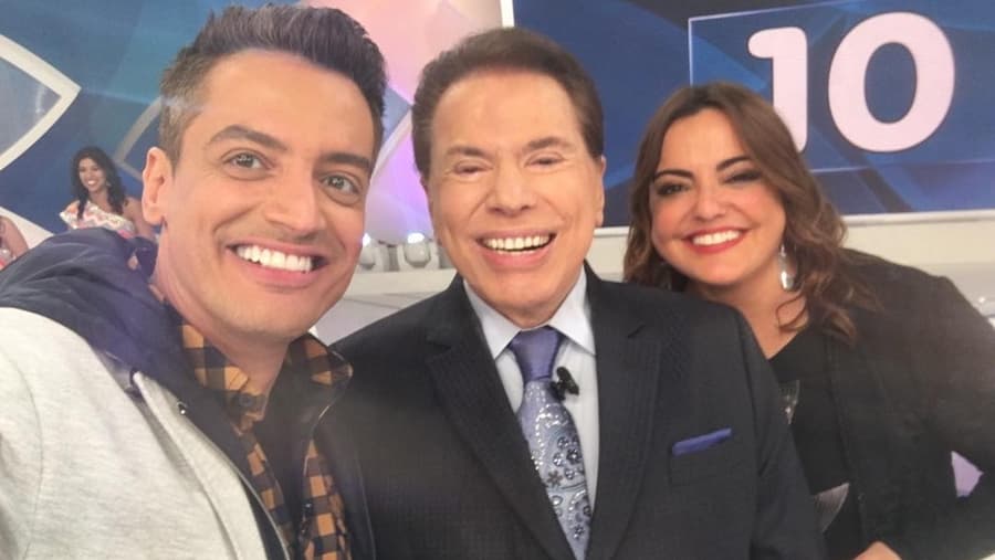 Leo Dias, Silvio Santos e Fabíola Reipert (Foto: Reprodução) Leo Dias, Silvio Santos e Fabíola Reipert (Foto: Reprodução)