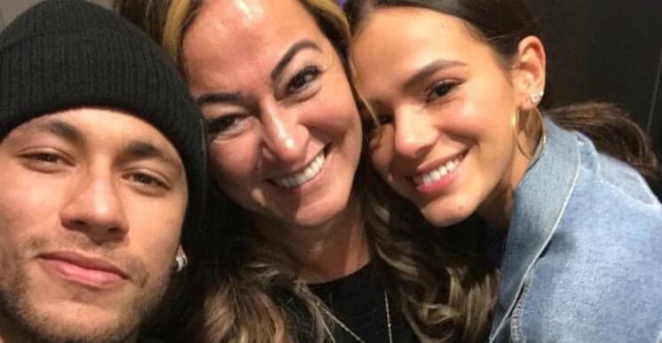 Será? Bruna Marquezine curte post da mãe de Neymar e fãs apontam uma possível reconciliação