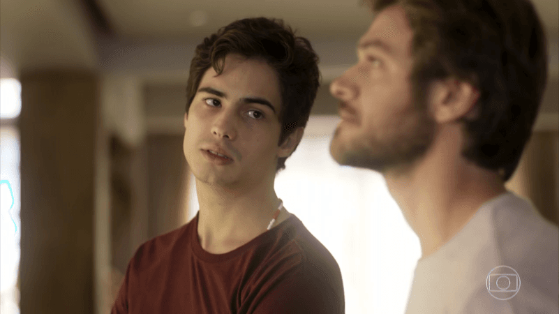 Valentim (Danilo Mesquita) e Beto (Emilio Dantas) em cena de Segundo Sol (Foto: Reprodução/Globo) Valentim (Danilo Mesquita) e Beto (Emilio Dantas) em cena de Segundo Sol (Foto: Reprodução/Globo)