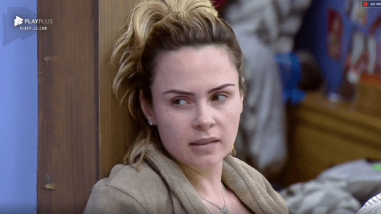 Ana Paula Renault passa mal, não é atendida pela produção e cogita desistir do jogo