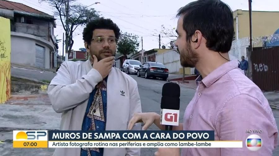 O artista de rua Cassimano Santos interrompe entrevista no "Bom Dia SP" para protestar contra Bolsonaro (Foto: Reprodução) O artista de rua Cassimano Santos interrompe entrevista no "Bom Dia SP" para protestar contra Bolsonaro (Foto: Reprodução)