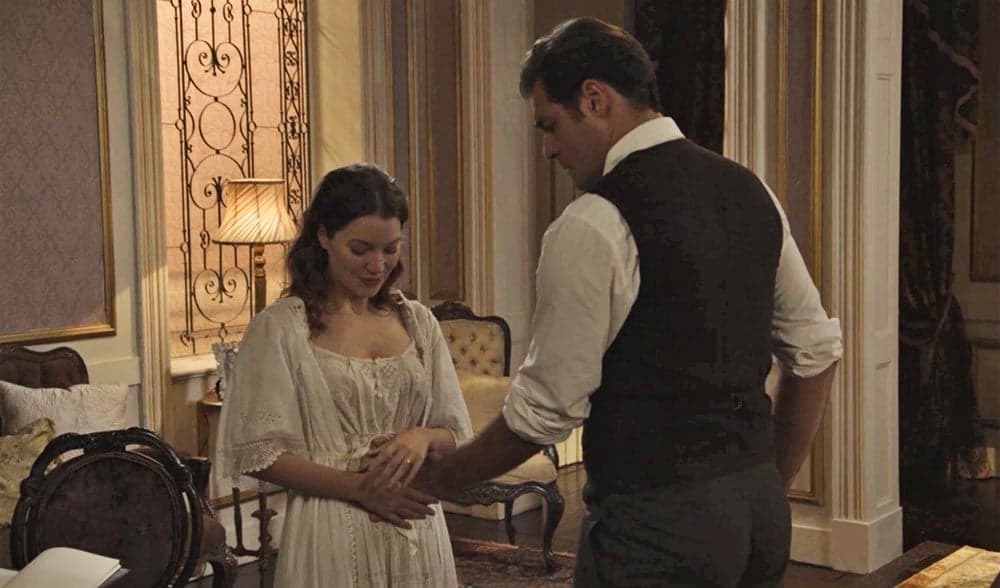Elisabeta revela gravidez a Darcy (Foto: Divulgação/Globo) Elisabeta revela gravidez a Darcy (Foto: Divulgação/Globo)
