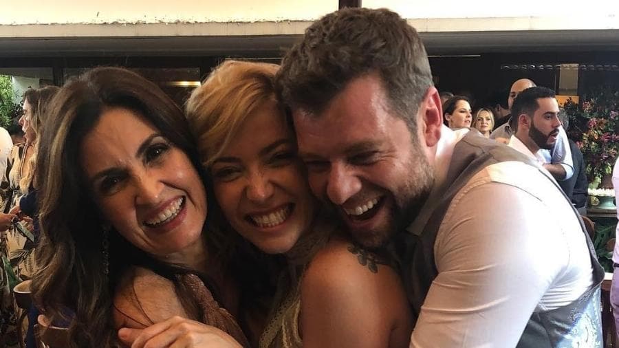 Fátima Bernardes posa abraçada com Luiza Possi e Cris Gomes (Foto: Reprodução/Instagram) Fátima Bernardes posa abraçada com Luiza Possi e Cris Gomes (Foto: Reprodução/Instagram)