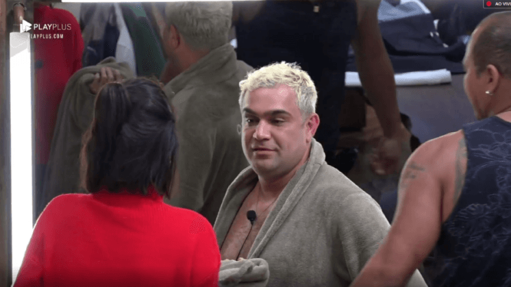 Gabi Prado se arrisca, pode ser expulsa de A Fazenda e Evandro Santo dispara: "Uma cobra a menos''
