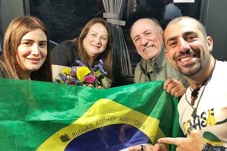 Kaysar e a família (Foto: Reprodução) Kaysar e a família (Foto: Reprodução)