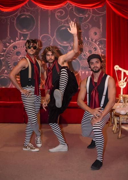 Felipe Simas, Rafael Vitti e Rodrigo Simas gravam campanha de fim de ano da Globo (Foto: Cesar Alves/ Globo/ Divulgação) Felipe Simas, Rafael Vitti e Rodrigo Simas gravam campanha de fim de ano da Globo (Foto: Cesar Alves/ Globo/ Divulgação)