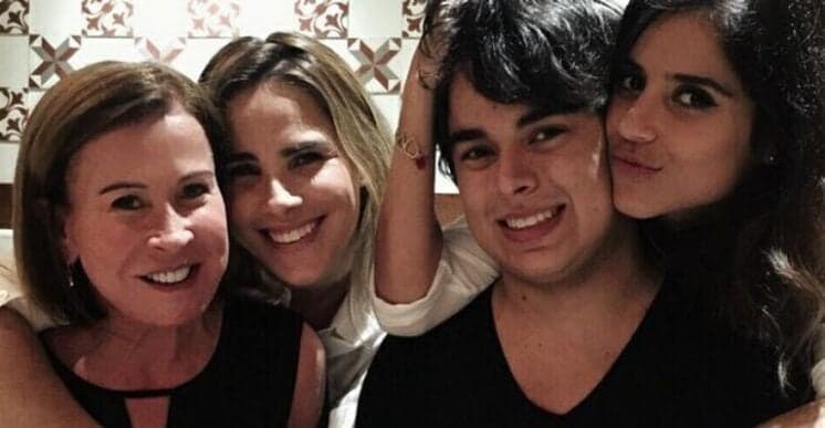 Após polêmica, Zilu Camargo aparece ao lado dos filhos, se declara e comove