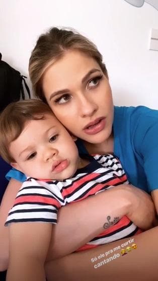 Andressa Suita com Gabriel em seu colo (Foto: Reprodução/Instagram) Andressa Suita com Gabriel em seu colo (Foto: Reprodução/Instagram)