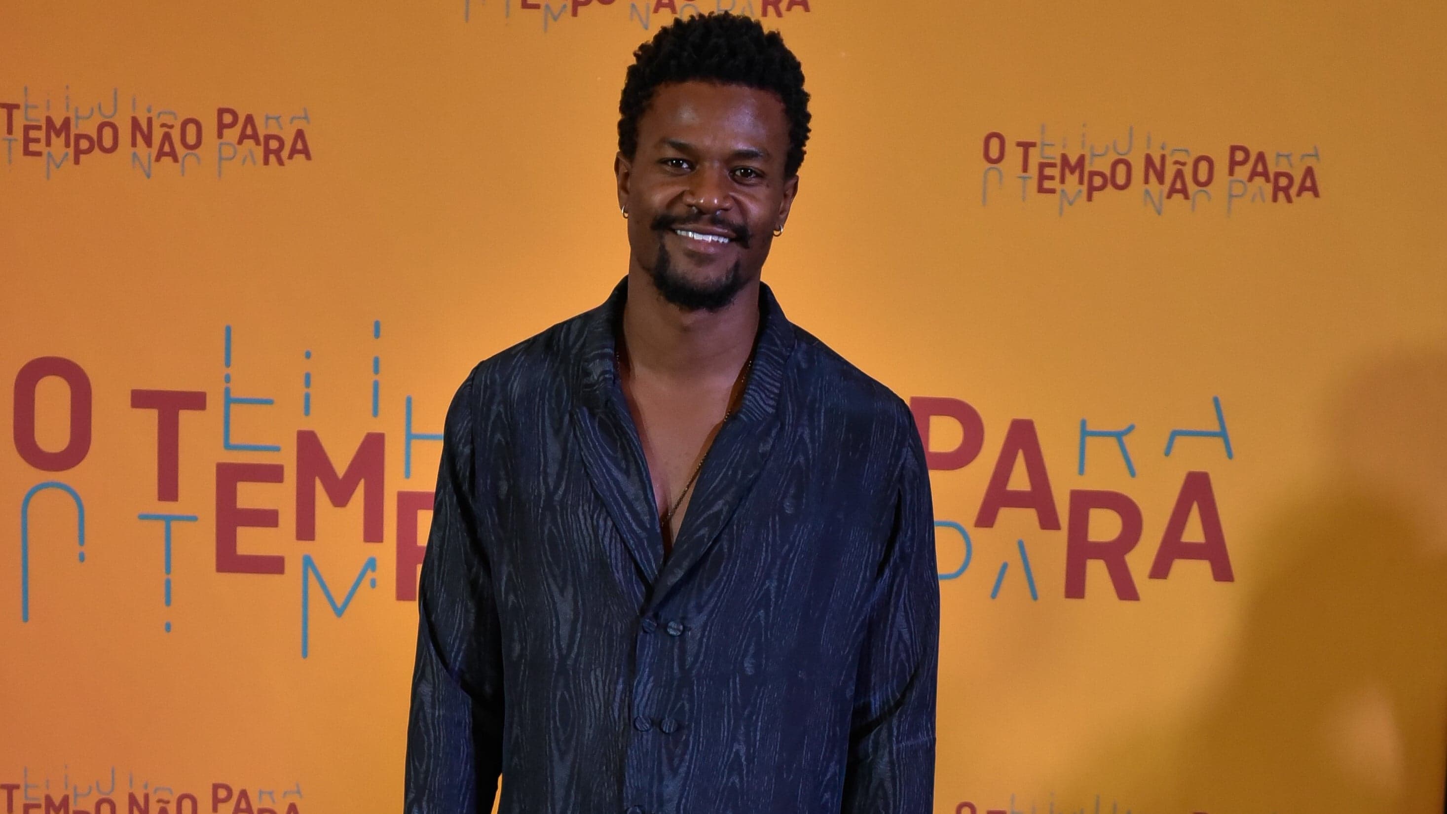 David Junior, o Menelau em O Tempo Não Para (Foto: Divulgação) David Junior, o Menelau em O Tempo Não Para (Foto: Divulgação)