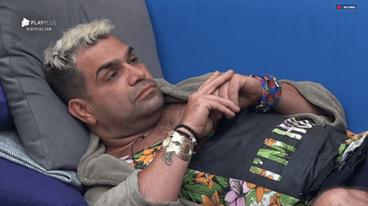 A Fazenda: Após discussão com Caique Aguiar, Evandro Santo detona o peão e faz séria ameaça