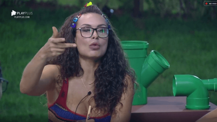 A Fazenda: Catia Paganote se recusa ir para baia, Fernanda Lacerda se irrita e dispara: "Eu arrasto você''