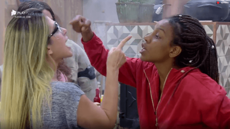 Luane e Nadja brigam feio, apontam dedo na cara e geram suspeita de agressão