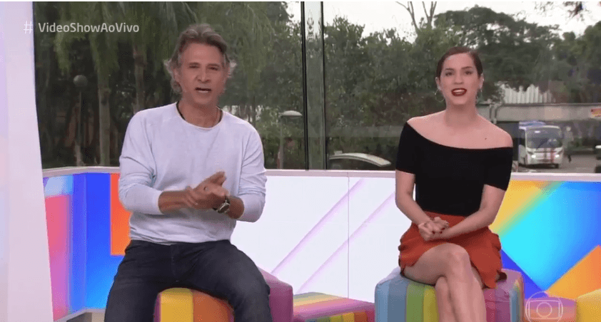 Nelson Freitas e Sophia Abrahão no comando do Vídeo Show. (foto: Reprodução) Nelson Freitas e Sophia Abrahão no comando do Vídeo Show. (foto: Reprodução)