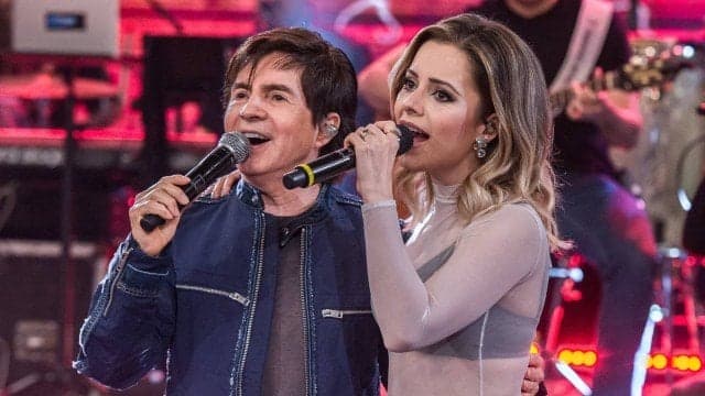 Sandy e Xororó, no Altas Horas (Foto: Fabio Rocha/ Globo/ Divulgação) Sandy e Xororó, no Altas Horas (Foto: Fabio Rocha/ Globo/ Divulgação)