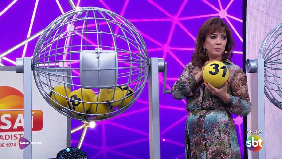Íris Abravanel não gostou de ordem de Silvio Santos (Foto: Reprodução/SBT) Íris Abravanel não gostou de ordem de Silvio Santos (Foto: Reprodução/SBT)