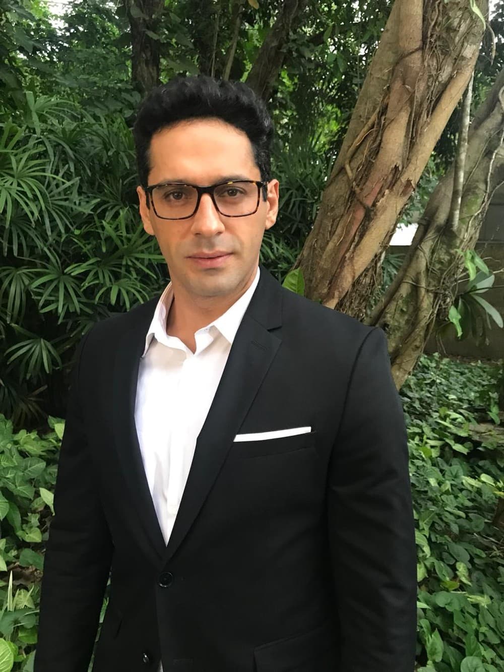 João Baldasserini caracterizado como o Lúcio para O Tempo Não Para (Foto: Juliana Mendes/TV Globo) João Baldasserini caracterizado como o Lúcio para O Tempo Não Para (Foto: Juliana Mendes/TV Globo)