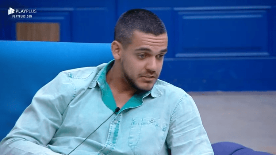 Caique Aguiar falou do quanto gosta do reality show (Foto: Reprodução/PlayPlus) Caique Aguiar falou do quanto gosta do reality show (Foto: Reprodução/PlayPlus)