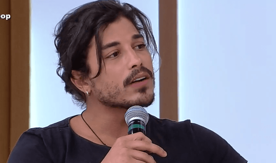 Douglas Sampaio no Superpop da RedeTV (Foto: Reprodução) Douglas Sampaio no Superpop da RedeTV (Foto: Reprodução)