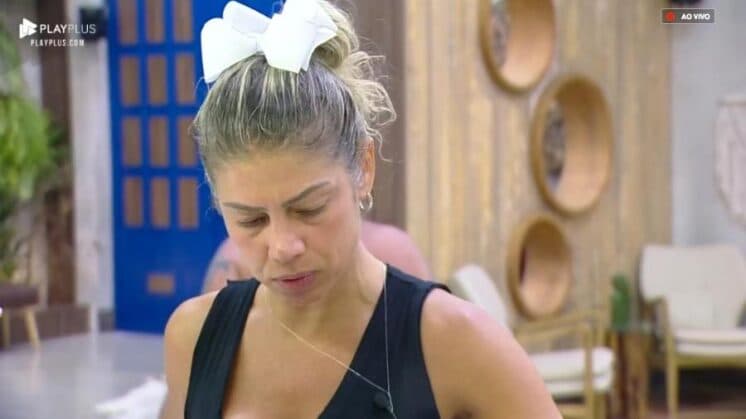 A Fazenda 10: Catia Paganote surpreende e incentiva Evandro Santo desistir do jogo