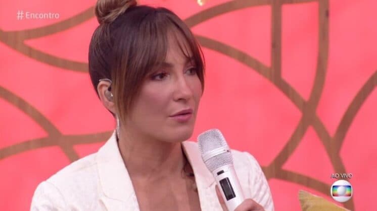 Claudia Leitte vai à Globo e desabafa
