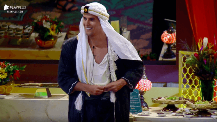 A Fazenda 10: Evandro Santo Santo tem surto por causa de comida e Felipe Sertanejo fica revoltado