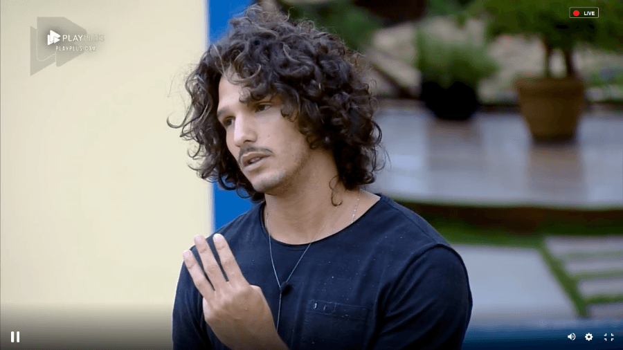 João Zoli se revoltou com Rafael Ilha em A Fazenda (Foto: Reprodução/PlayPlus) João Zoli se revoltou com Rafael Ilha em A Fazenda (Foto: Reprodução/PlayPlus)