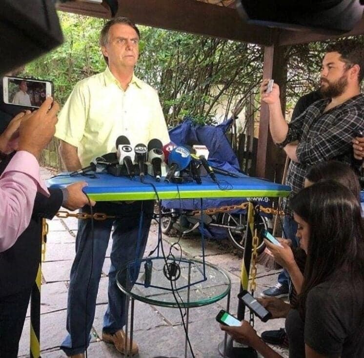Detalhe em coletiva de Bolsonaro vaza e choca todo mundo