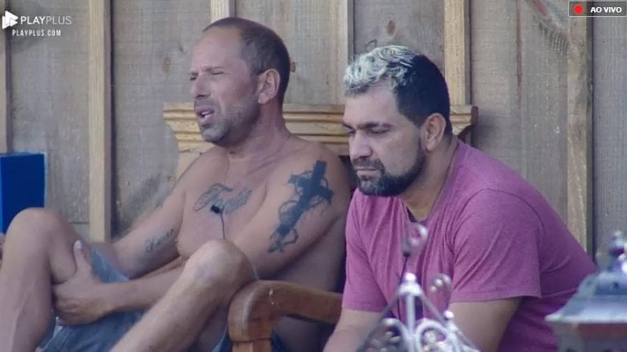 Evandro Santo e Rafael Ilha falam de Gabi Prado e João Zoli (Foto: Reprodução/PlayPlus) Evandro Santo e Rafael Ilha falam de Gabi Prado e João Zoli (Foto: Reprodução/PlayPlus)