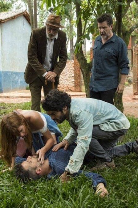 Gabriel desmaia ao ver Egídio pela primeira vez e deixa Luz, Geandro e Sóstenes assustado em O Sétimo Guardião (Foto: Estevam Avellar/ Globo/ Divulgação) Gabriel desmaia ao ver Egídio pela primeira vez e deixa Luz, Geandro e Sóstenes assustado em O Sétimo Guardião (Foto: Estevam Avellar/ Globo/ Divulgação)