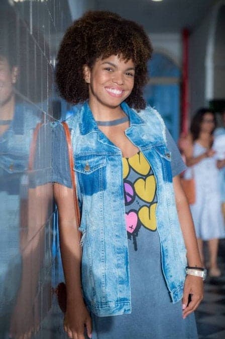 Kika (Jeniffer Nascimento) caracterizada para Verão 90 (Foto: Raquel Cunha/ Globo/ Divulgação) Kika (Jeniffer Nascimento) caracterizada para Verão 90 (Foto: Raquel Cunha/ Globo/ Divulgação)