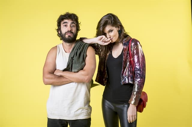 Vanessa (Camila Queiroz) e Galdino (Gabriel Godoy) na novela das sete Verão 90 (Foto: Globo/João Cotta) Vanessa (Camila Queiroz) e Galdino (Gabriel Godoy) na novela das sete Verão 90 (Foto: Globo/João Cotta)