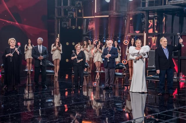 Aracy Balabanian, Milton Gonçalves, Nicette Bruno, Ary Fontoura, Arlete Salles e Francisco Cuoco no Troféu Mario Lago (Foto: Globo/Fábio Rocha) Aracy Balabanian, Milton Gonçalves, Nicette Bruno, Ary Fontoura, Arlete Salles e Francisco Cuoco no Troféu Mario Lago (Foto: Globo/Fábio Rocha)