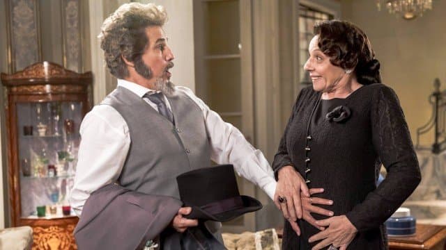 Agustina diz para Dom Sabino que está grávida, em O Tempo Não Para (Foto: João Miguel Junior/ Globo/ Divulgação) Agustina diz para Dom Sabino que está grávida, em O Tempo Não Para (Foto: João Miguel Junior/ Globo/ Divulgação)