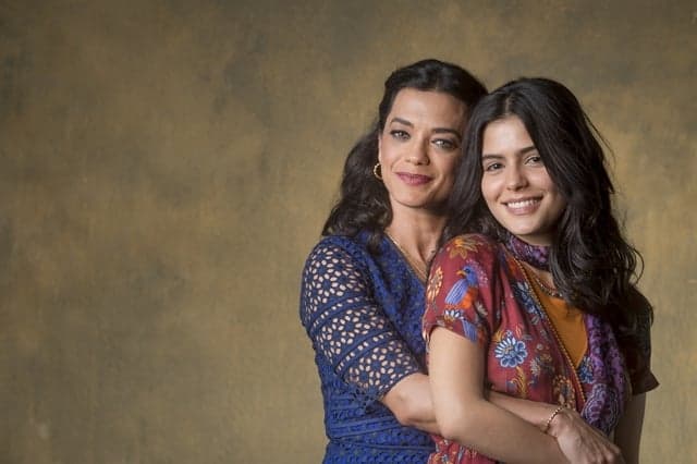 Missade Faiek (Ana Cecília Costa) e Laila Faiek (Júlia Dalavia) em Órfãos da Terra (Foto: Globo/Paulo Belote) Missade Faiek (Ana Cecília Costa) e Laila Faiek (Júlia Dalavia) em Órfãos da Terra (Foto: Globo/Paulo Belote)