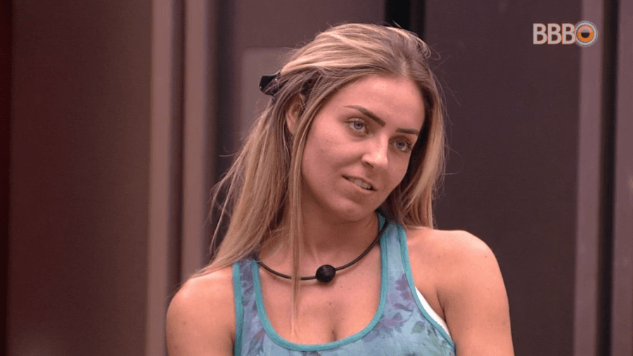 BBB19: Acusada de racismo, Paula decide explicar o que é humor negro para participantes