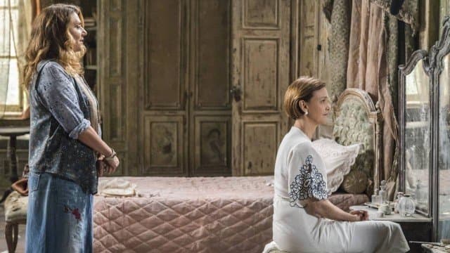 Ana descobre espelho em Espelho da Vida (Foto: Paulo Belote/ Globo/ Divulgação) Ana descobre espelho em Espelho da Vida (Foto: Paulo Belote/ Globo/ Divulgação)
