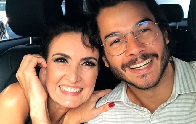 Ao lado de Túlio Gadêlha, Fátima Bernardes curte carnaval com fantasia inusitada