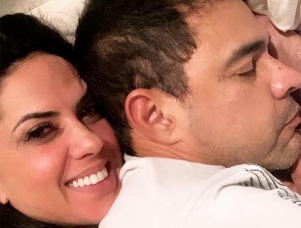 Graciele Lacerda e Zezé Di Camargo apareceram na cama (Foto: Reprodução/Instagram) Graciele Lacerda e Zezé Di Camargo apareceram na cama (Foto: Reprodução/Instagram)