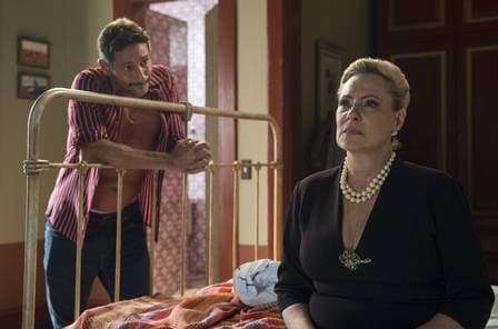 Mirtes fica triste com Mattoso em O Sétimo Guardião (Foto: Estevam Avellar/ Globo/ Divulgação) Mirtes fica triste com Mattoso em O Sétimo Guardião (Foto: Estevam Avellar/ Globo/ Divulgação)