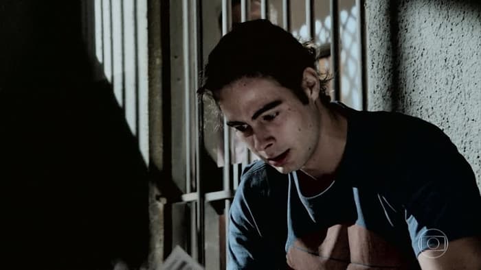 João (Rafael Vitti) em cena de Verão 90 (Foto: Reprodução/Globo) João (Rafael Vitti) em cena de Verão 90 (Foto: Reprodução/Globo)