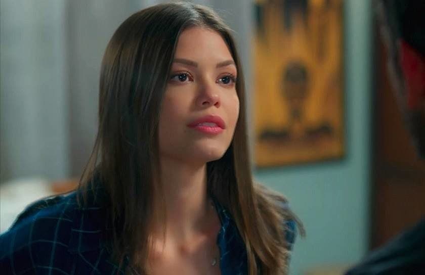 Cris em cena da novela Espelho da Vida (Foto: Reprodução) Cris em cena da novela Espelho da Vida (Foto: Reprodução)