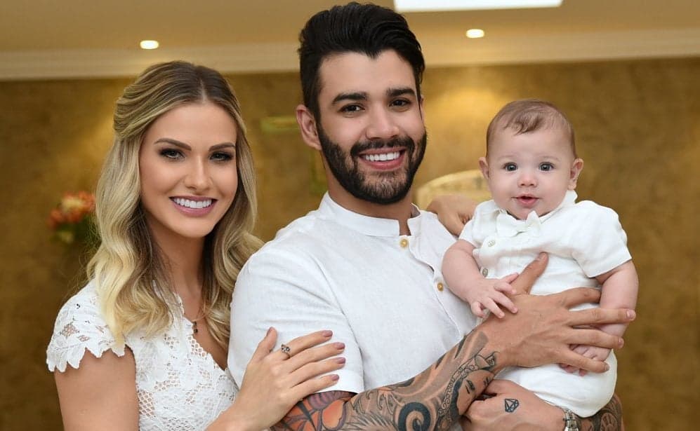 Gusttavo Lima ganha massagem de filho Gabriel: "Aprendeu"